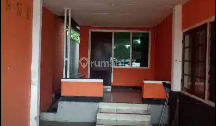 Rumah 5 Kamar Tidur Dengan Halaman Luas Di Pusat Kota Jember 2