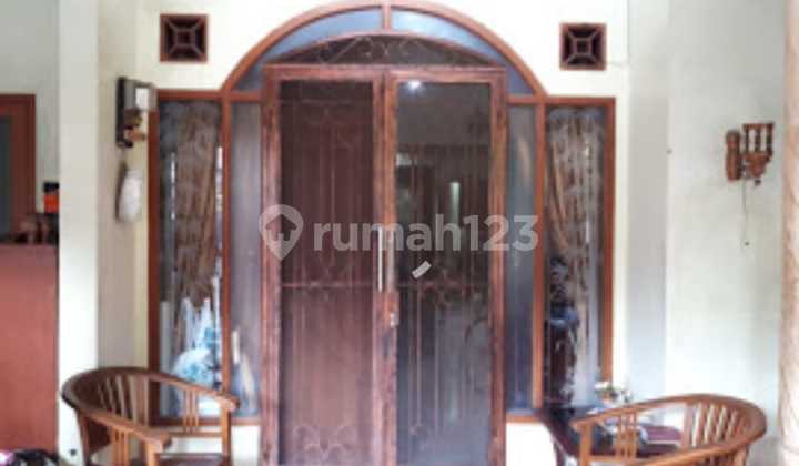 Rumah Luas Strategis Harga Cukup Murah di Taman Royal, Tangerang 2