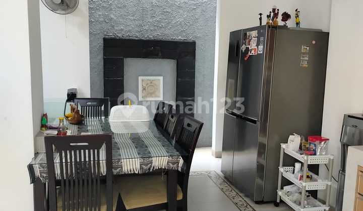 Rumah Depan Sport Club dan Taman di Modernland, Tangerang