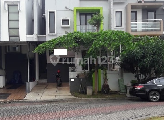Rumah Hadap Taman di Palem Semi Cluster Barceona Karawaci, Tangerang
