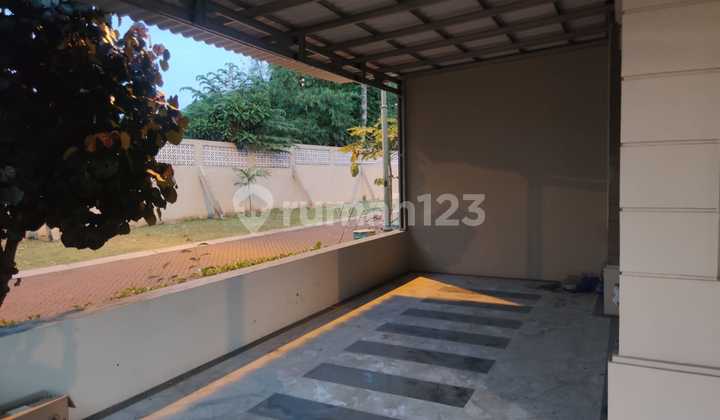 Hook House in a Comfortable Environment at Elista Cluster, Gading Serpong, Tangerang 2