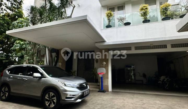 Ready-to-Live House for Sale! Location: Kebayoran Baru Ready-to-Live House for Sale! Location: Kebayoran Baru