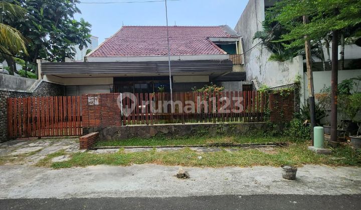 Old House Land Calculation in the Wide Road Complex, Kebayoran Baru Old House Land Calculation in the Wide Road Complex, Kebayoran Baru