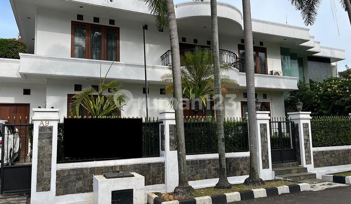 Dijual Rumah Mewah Tropikal di Kompleks Perumahan Jakarta Selatai