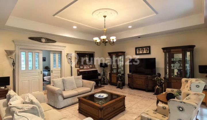 Rumah Semi Klasik Premium di Kebayoran Baru