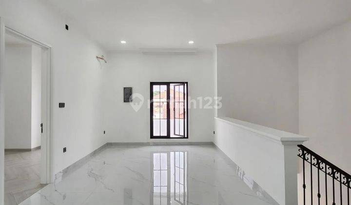 For Sale Rumah Baru 3 Lantai American Classic Pondok Indah Jakarta Selatan Lingkungan Tenang Dengan Jalan Lebar Rumah Hadap Timur 2