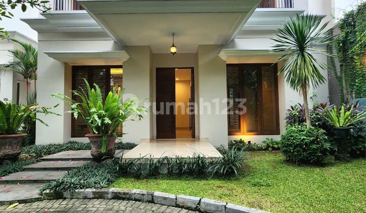 For Rent! Rumah Bagus di Cilandak, Jakarta Selatan Desain tropis, suasana tenang & nyaman
