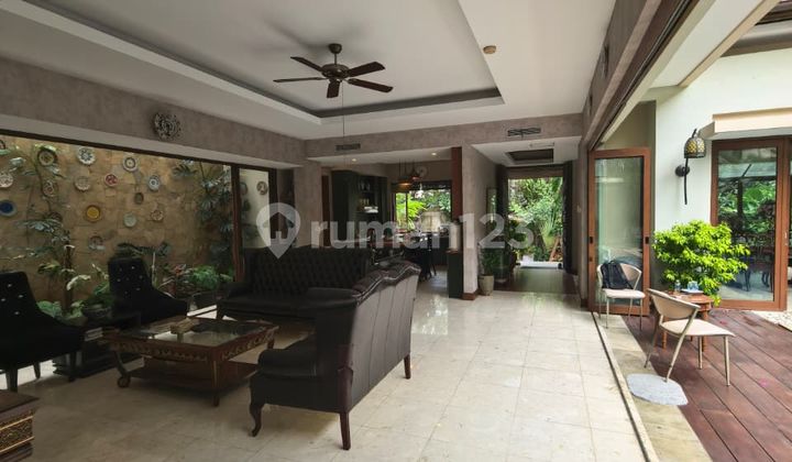 Rumah Bergaya Resort di Pusat Kemang Jakarta Selatan