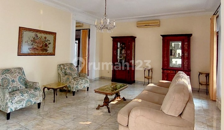 Comfortable and Quiet Neighborhood House in Kebayoran Baru 2