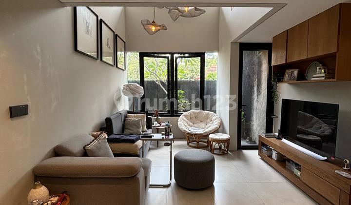 Modern Tropical Serene House in Exclusive Veteran Bintaro Townhouse, South Jakarta Modern Tropical Serene House in Exclusive Veteran Bintaro Townhouse, South Jakarta