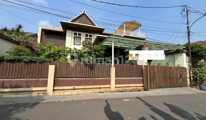 Dijual Rumah dengan Swimming Pool Indoor di Jl. Kesehatan, Bintaro, Jakarta Selatan Dijual Rumah dengan Swimming Pool Indoor di Jl. Kesehatan, Bintaro, Jakarta Selatan