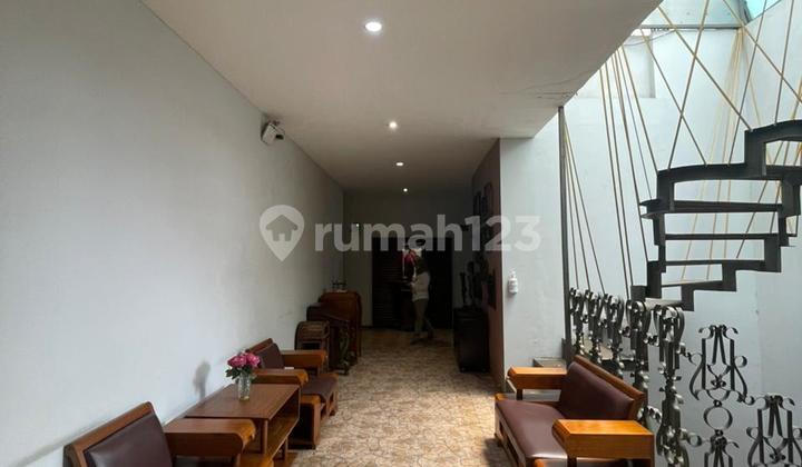 OPERATING BOARDING HOUSE WITH A MODERN ETHNIC CONCEPT IN PONDOK INDAH 2