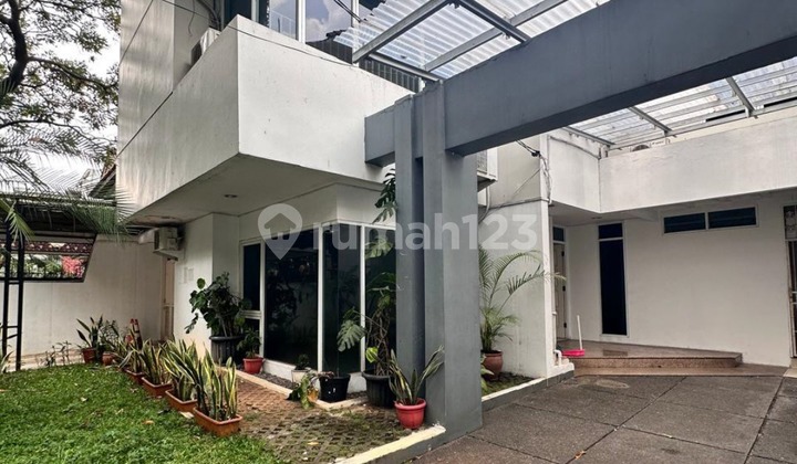 Dijual Rumah Bagus Lokasi Strategis & Lingkungan Nyaman - Senopati Area, Kebayoran Baru