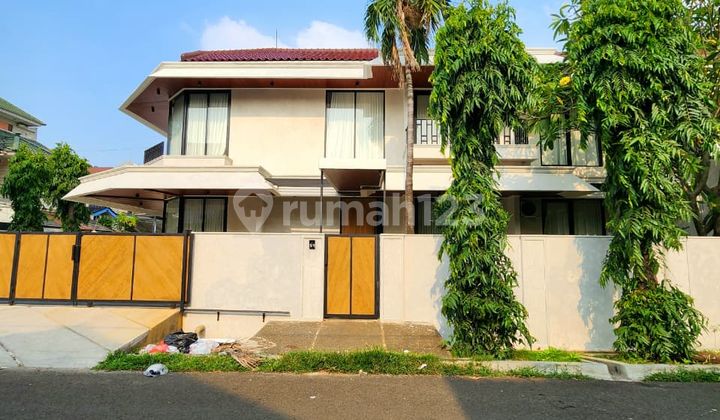 Rumah Baru, Fully Furnished, Posisi Hoek di Pondok Indah