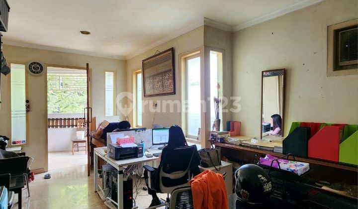 House with Boarding Rooms in a Townhouse in Kebayoran Lama