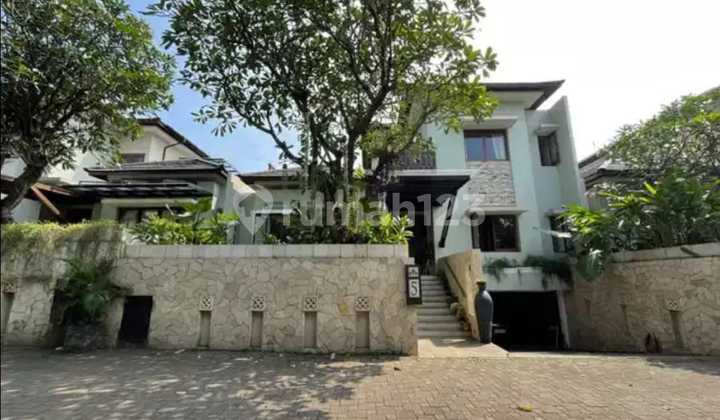 Rumah Bergaya Resort di Pusat Kemang, Jakarta Selatan