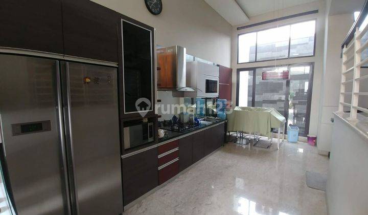 Rumah Mewah 3 Lantai Bagus SHM di Sudirman Town House 1