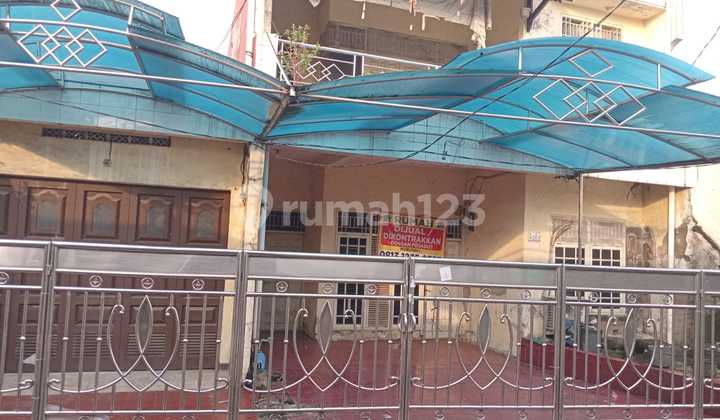 For Rent: Large House with 5 Bedrooms Near Summarecon Bekasi For Rent: Large House with 5 Bedrooms Near Summarecon Bekasi