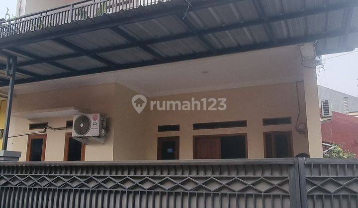 Dijual Cepat Rumah 3 Lantai Lokasi Strategis Harga Murah 1