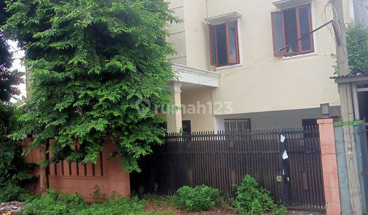 Dijual Rumah Halaman Luas Ada Pohon Durian Monthong Rumah 1