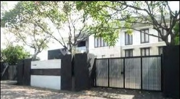 Rumah Mewah Besar Model Minimalis di Kawasan Bebas Banjir 2