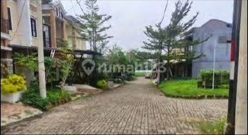 2-Story Cluster Residence in a Lush Park 2