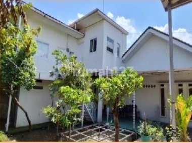 House with Extensive Land in Bekasi City 2