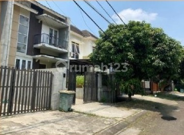 Hunian Nyaman dan Asri 2 Lantai di Bukit Golf 2