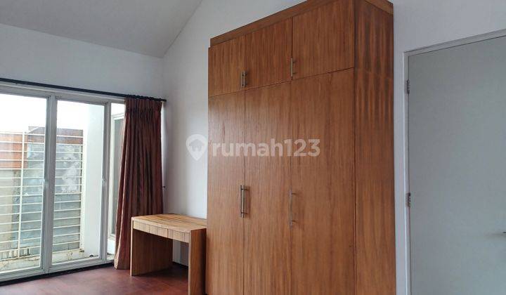 Rumah 3.5 Lantai Puri Indah Hadap Selatan, Strategis 1