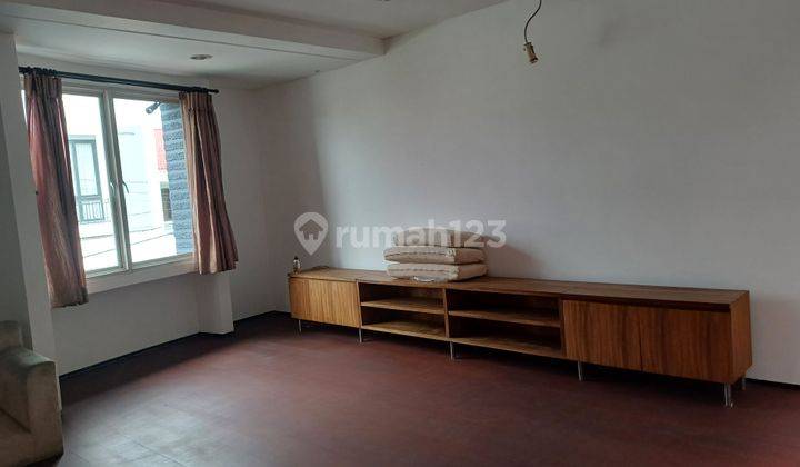Rumah 3.5 Lantai Puri Indah Hadap Selatan, Strategis 2