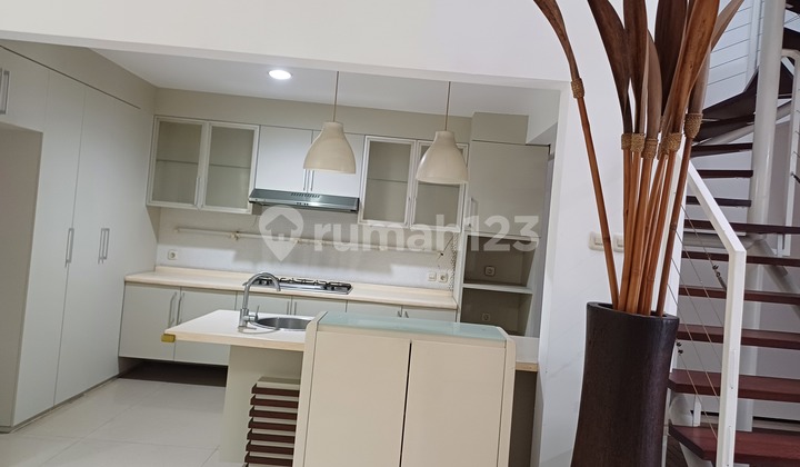 Rumah 3.5 Lantai Puri Indah Blok E, 7x20, Strategis Dekat Sekolah Pasar Mal SHM 2