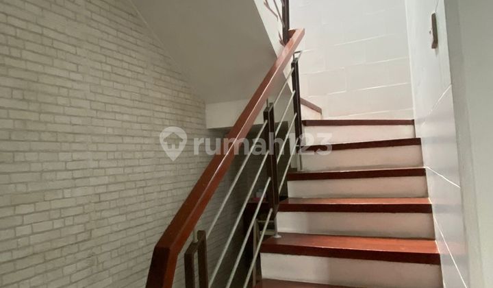 Rumah Dua Lantai Bebas Banjir di Renon Dekat Pusat Perbelanjaan 2