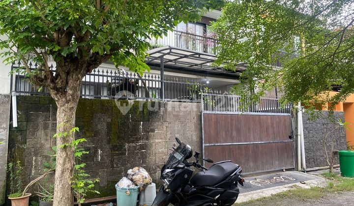 Rumah Dua Lantai Bebas Banjir di Renon Dekat Pusat Perbelanjaan