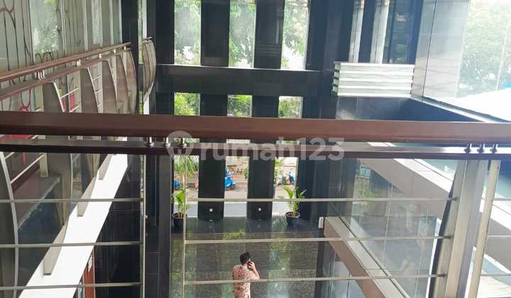 Gedung 8 Lantai di Tomang Jakarta Barat