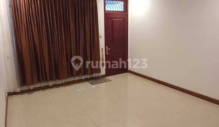 Dijual Rumah Jaksel Semi Furnish, 10X20m²