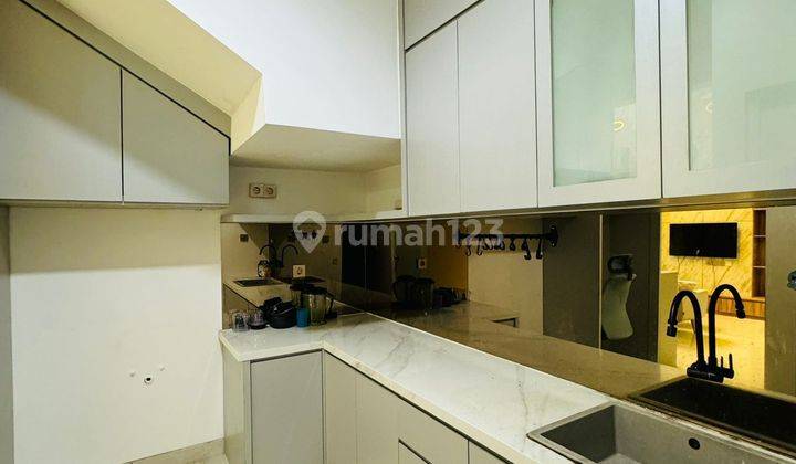 Dijual Cepat Harga Murah Perumahan Riviera, Furnished, Selatan 2