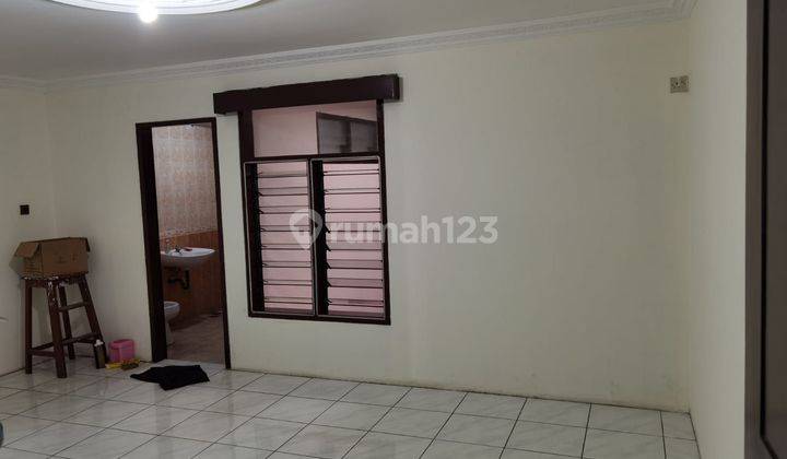 Dijual Rumah Di Taman Aries, Baru Renovasi, Hadap Timur, 2½ Lt 2