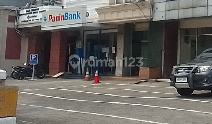 Ruko 4 1/2 Lantai Di Lokasi Strategis Komersil strategis Jl. Dr. Saharjo tebet, Dan Hanya 7 Menit Ke Tol Pancoran 2