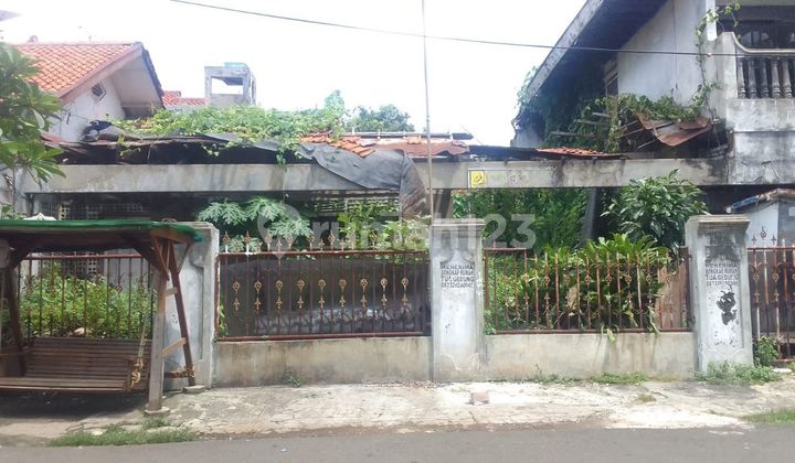 Rumah Tua Hitung Tanah, Strategis di Tebet Barat dan Hanya 3 Menit Berjalan Kaki ke Eco Park Tebet