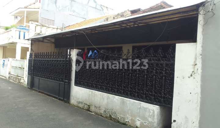 Rumah di Tebet Timur Dekat St. Ka Tebet