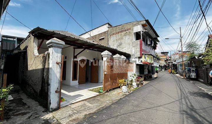 Rumah terawat rapi, Akses 2 Mobil, Cocok Untuk Mess Karyawan, di Karet Setiabudi, hanya 5 menit ke Jl. Jend. Sudirman.  1