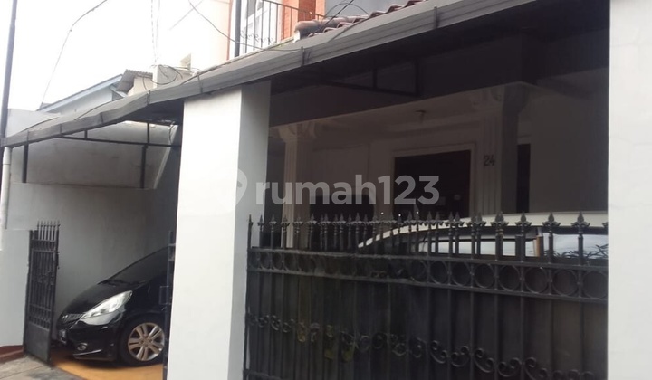 Dijual Rumah 2 Lantai dengan Lingkungan Nyaman di Tebet Timur. Dijual Rumah 2 Lantai dengan Lingkungan Nyaman di Tebet Timur.
