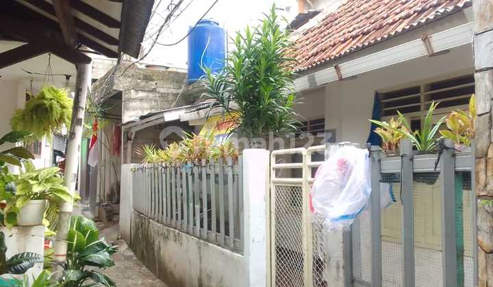 Rumah Kos2an 2 Lantai Selalu Penuh, Di Mampang Prapatan, Selangkah Ke Jl. Kapten Tandean