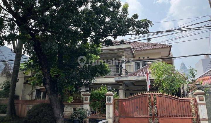 Rumah 2 Lantai Bagus Furnished SHM di Jalan Tebet Timur, Jakarta Selatan 1