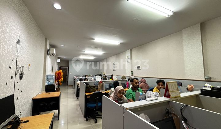 Royal Palace 4-Storey Shop-House Ready to Occupy, in a Busy Strategic Business Location Dr. Soepomo Tebet 2