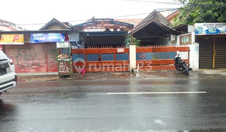 Rumah Strategis 2 Lantai Berikut Kos2an dan 3 Kios, Lingkungan Ramai dengan Usaha, Resto dan Kuliner di Cililitan Besar, 3 Menit Jalan Kaki ke Mall Pgc