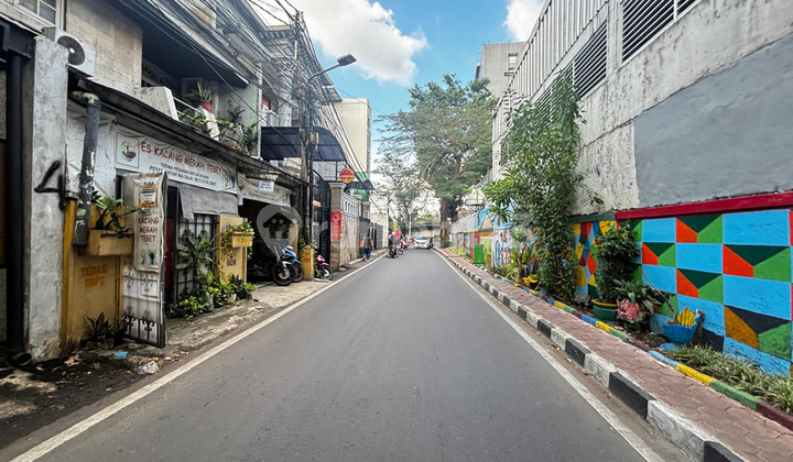 Rumah 2 Lantai Akses Jalan 2 Mobil di Tebet Timur, Strategis, dan 50 Meter Dari St. Ka Cawang