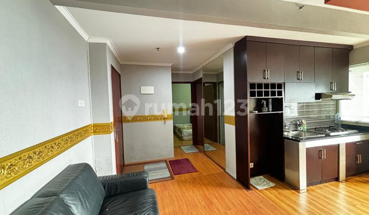 Strategic Sudirman Park Apartment  
2 Bedroom. Fully Furnished and Only 5 Minutes Walk  
Jl. Jend. Sudirman, Central Jakarta