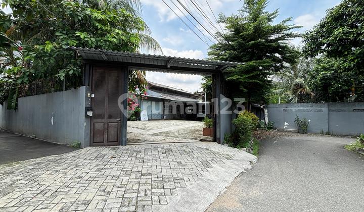 Rumah Bagus Luas Tanah 1570 M2, Dekat Mal Pondok Indah 3, Dijual 35% di Bawah NJOP