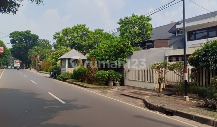 Rumah Asri Cantik Lingkunagan Nyaman di Jalan Gudang Peluru, Tebet, Jakarta Selatan